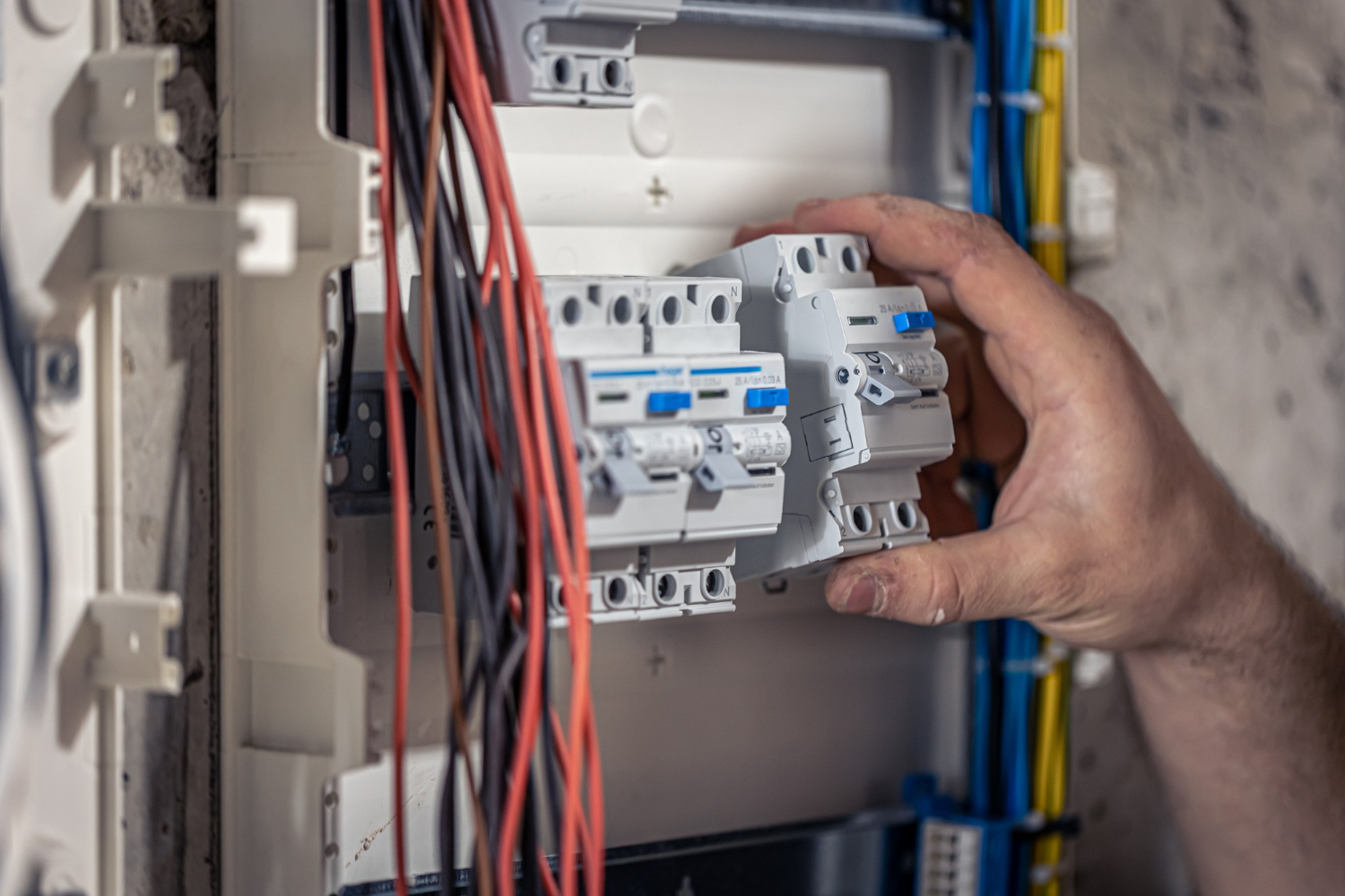 HT vs LT Switchgear – What’s the Difference and Why It Matters